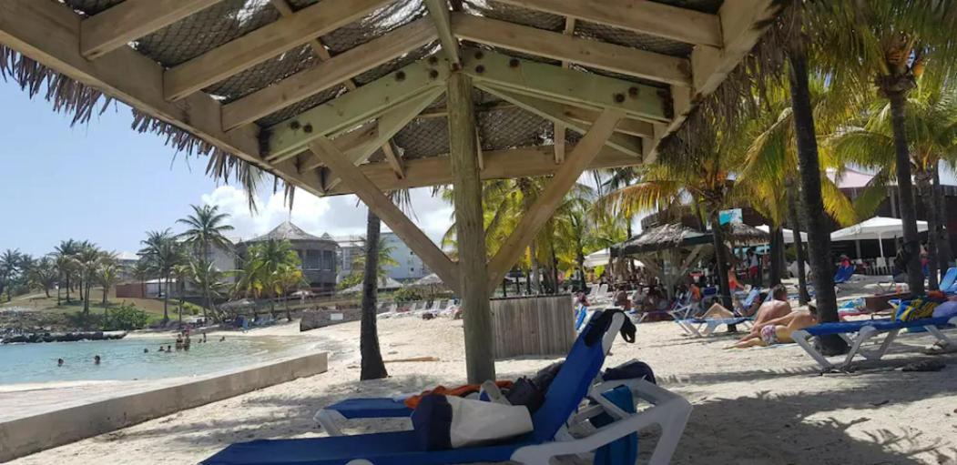 Romantique Et Bel Appartement En Bord De La Mer, Piscine Surveillee Et Belle Plage A 50M Saint-Francois  Zewnętrze zdjęcie